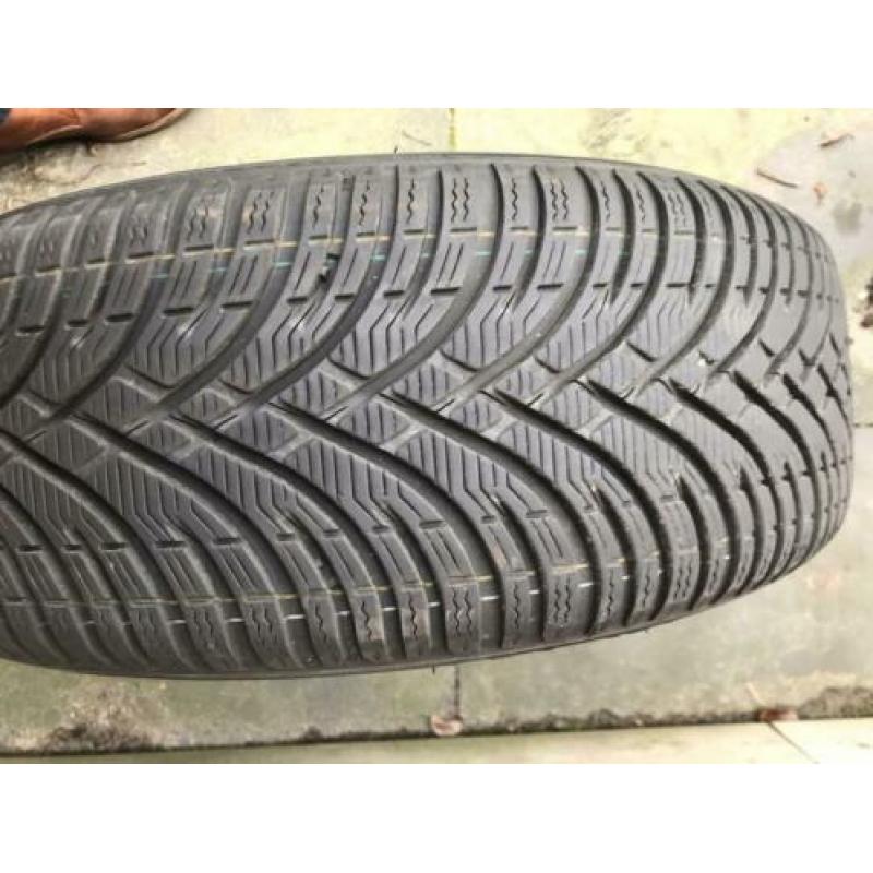 4 Winterbanden op velgen 215 55 R16