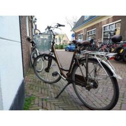 Batavus luca dx met geveerde voorvork en zadelpen.stuurslot