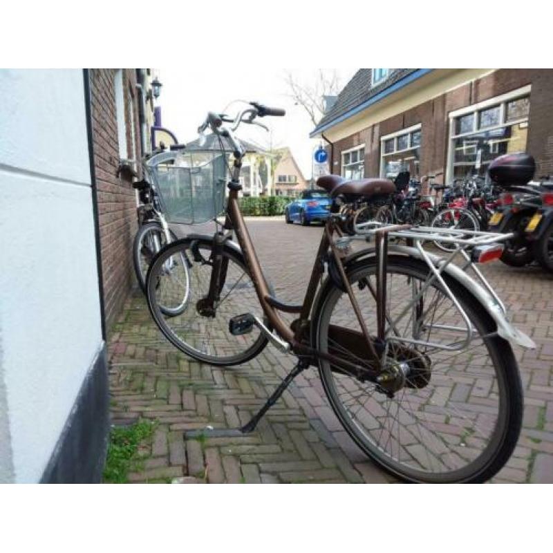 Batavus luca dx met geveerde voorvork en zadelpen.stuurslot