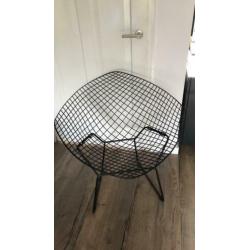 Zwarte draadstoel, bruine bekleding