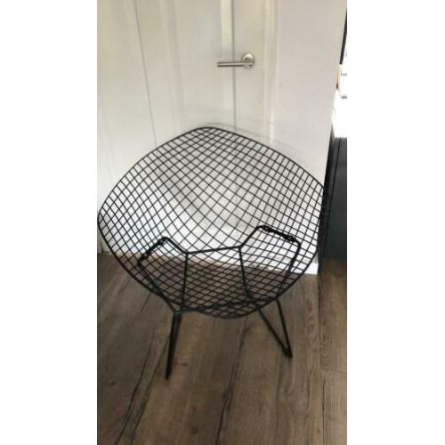 Zwarte draadstoel, bruine bekleding