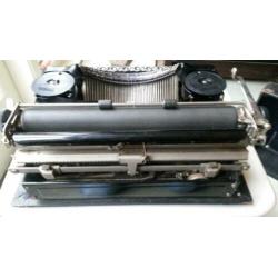 antieke draagbare Continental typemachine