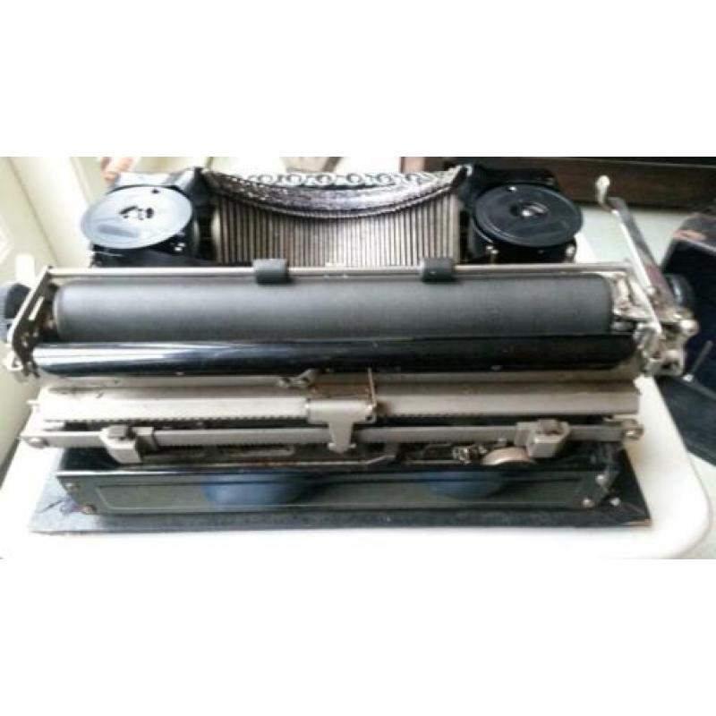 antieke draagbare Continental typemachine
