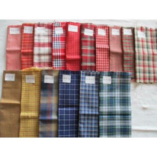 Quiltstof diverse kleine lapjes (ruitstof geweven)