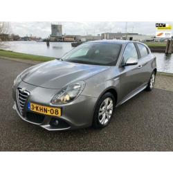 Alfa Romeo Giulietta 1.6 JTDm Distinctive /6-bak/Leder/led/s