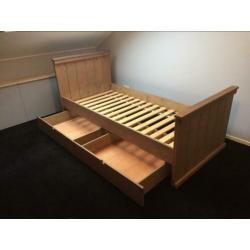 Steigerhouten kast en bed