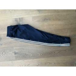 Adidas trainingsbroek met knopen aan de zijkant
