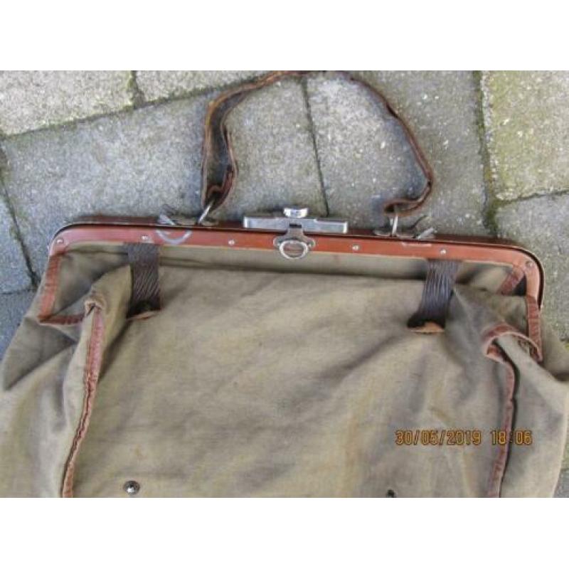 Militaire post tas Nederlands
