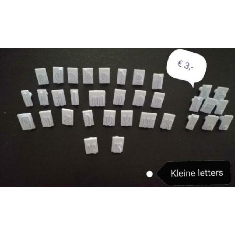 Diverse letters cijfers uitsteker oa fmm