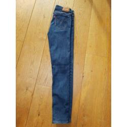 Levis 710