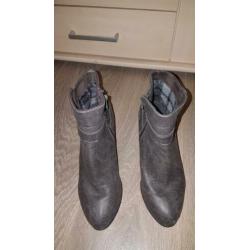 Laarsjes, grijs, maat 38