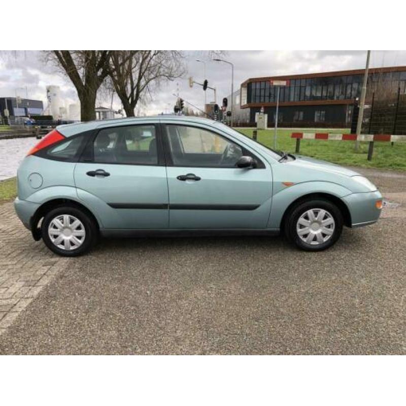 Ford Focus 1.6-16V Ghia /5-deurs/Airco/NAP/nette auto