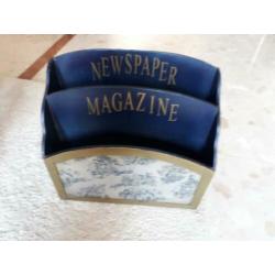 Krantenbak magazine/newspaper Maat 40 cm breed hoog 38cm