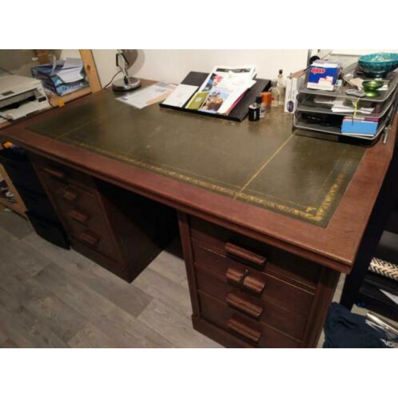 Klassiek bureau