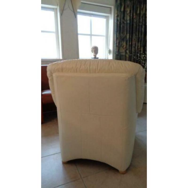 Te koop: roomwit lederen fauteuil