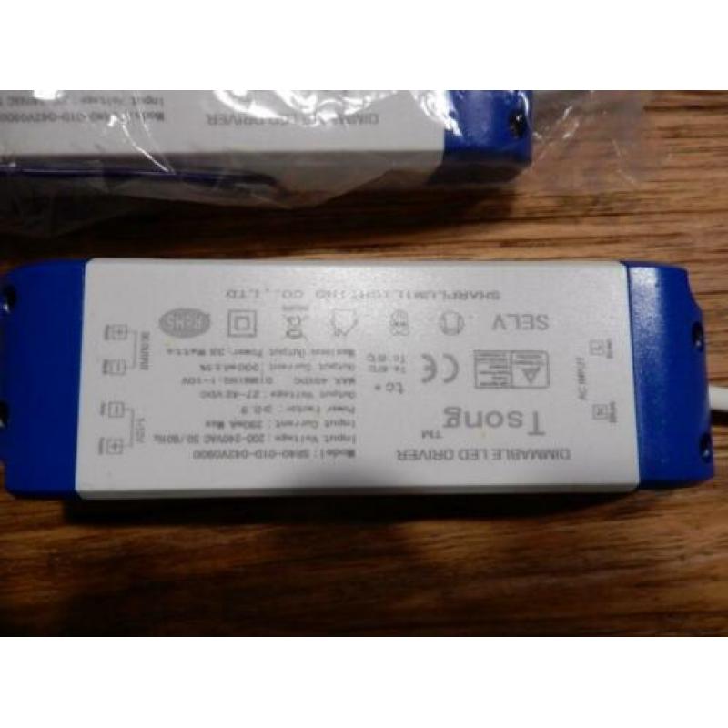 Doos met 37 LED Drivers en 2 dimbare led drivers