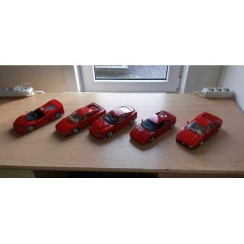 Te koop 14 modelauto's Bburago en Maisto 1:18