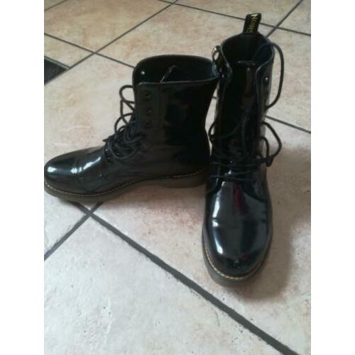 Zwarte lakboots