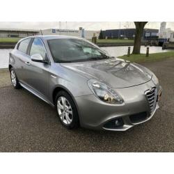 Alfa Romeo Giulietta 1.6 JTDm Distinctive /6-bak/Leder/led/s