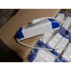 Doos met 37 LED Drivers en 2 dimbare led drivers
