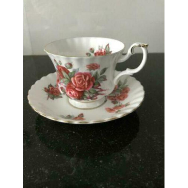 ROYAL ALBERT kop en schotel - groot - CENTENNIAL ROSE