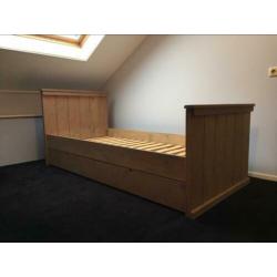 Steigerhouten kast en bed