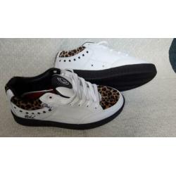 Nieuwe witte Osiris sneakers met luipaardprint 45