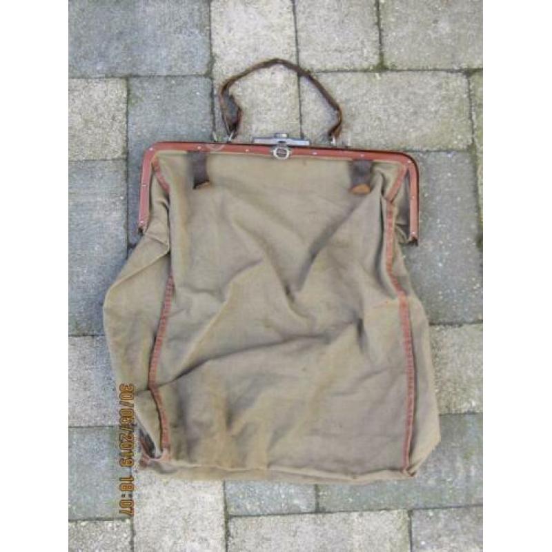 Militaire post tas Nederlands