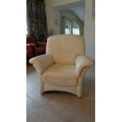 Te koop: roomwit lederen fauteuil