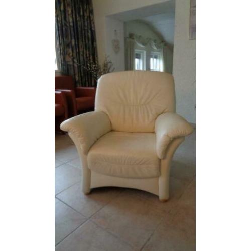 Te koop: roomwit lederen fauteuil