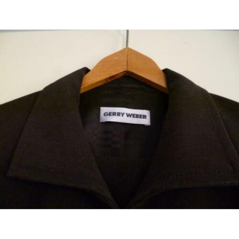 Bruin pak van Gerry Weber maat 44. Als nieuw.