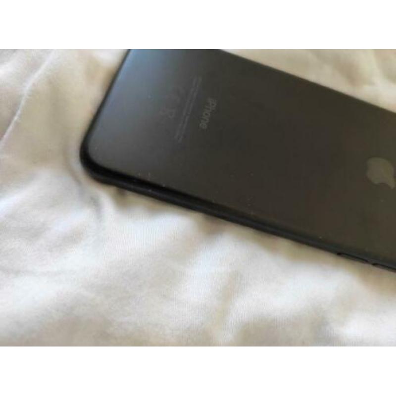 iPhone 7 zwart 32 gb incl. oortjes, oplader en verloopstuk