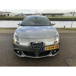 Alfa Romeo Giulietta 1.6 JTDm Distinctive /6-bak/Leder/led/s