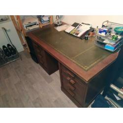 Klassiek bureau