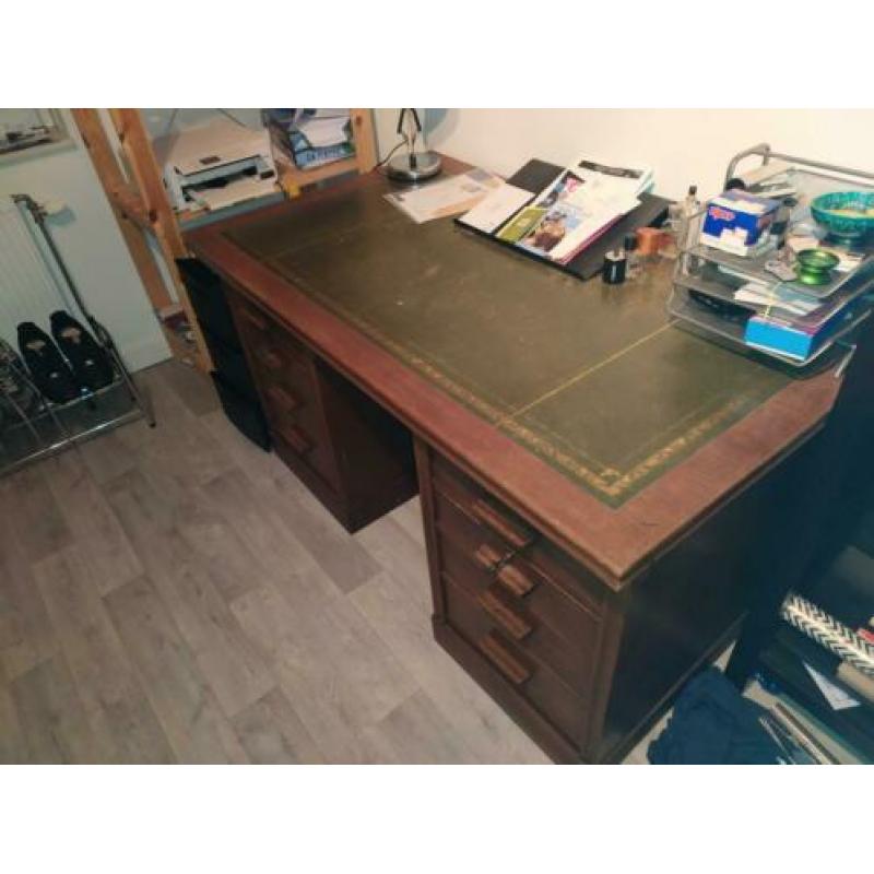 Klassiek bureau