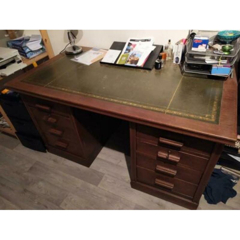 Klassiek bureau