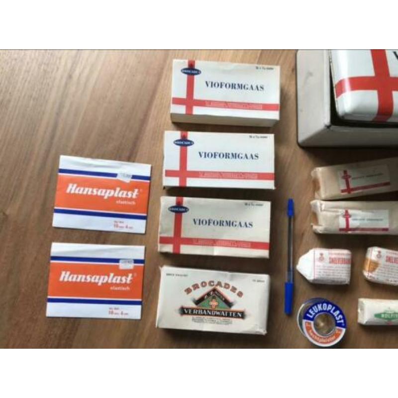 Brocades Verbandtrommel B met inhoud