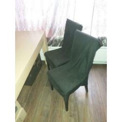 Grote eettafel mét 6 stoelen !!