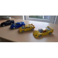 Te koop 14 modelauto's Bburago en Maisto 1:18