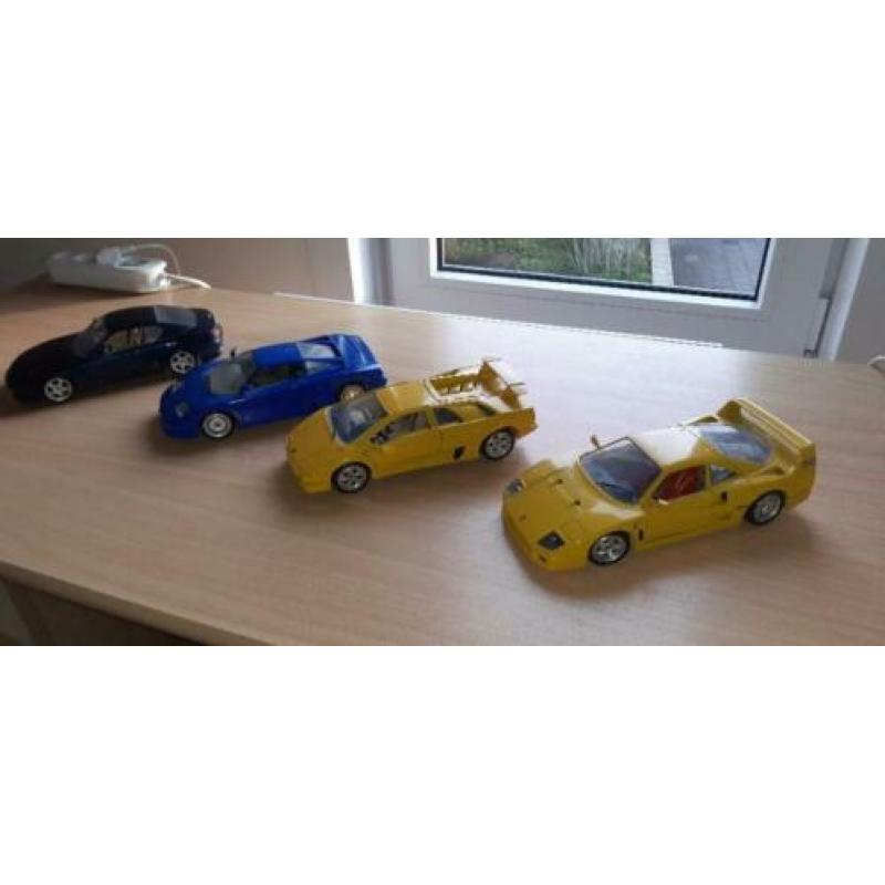 Te koop 14 modelauto's Bburago en Maisto 1:18