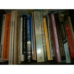 goede boeken dozen vol een aanhanger gevuld zie fotos