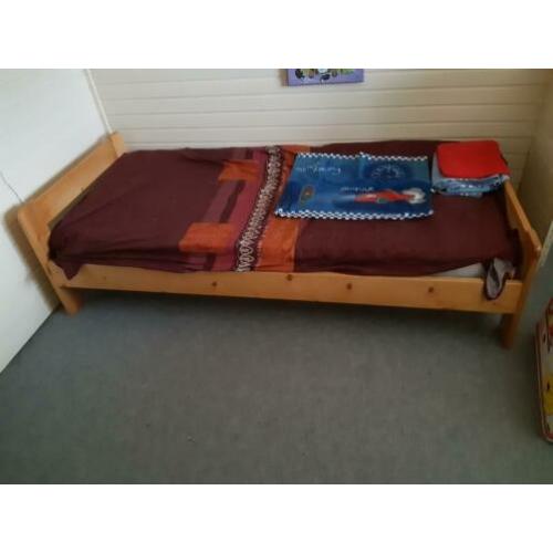 1 persoonsbed 90x200 met lattenbodem, matras, beddengoed