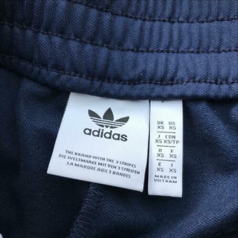 Adidas trainingsbroek met knopen aan de zijkant