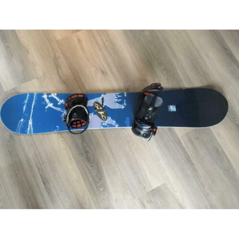 Flow snowboard 153 cm bindingen voor beginners huren=duurder