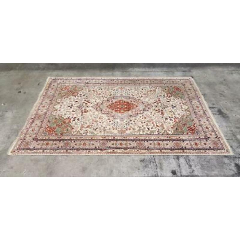 Handgeknoopt Perzisch tapijt Tabriz animals light 183x274cm