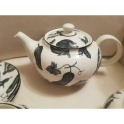 Theepot 2x kop en schotel roomkannetje suikerpot zonder deks