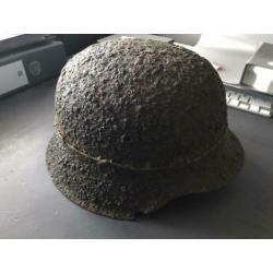 Duitse bikkelharde M42 met prikkeldraad