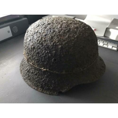 Duitse bikkelharde M42 met prikkeldraad