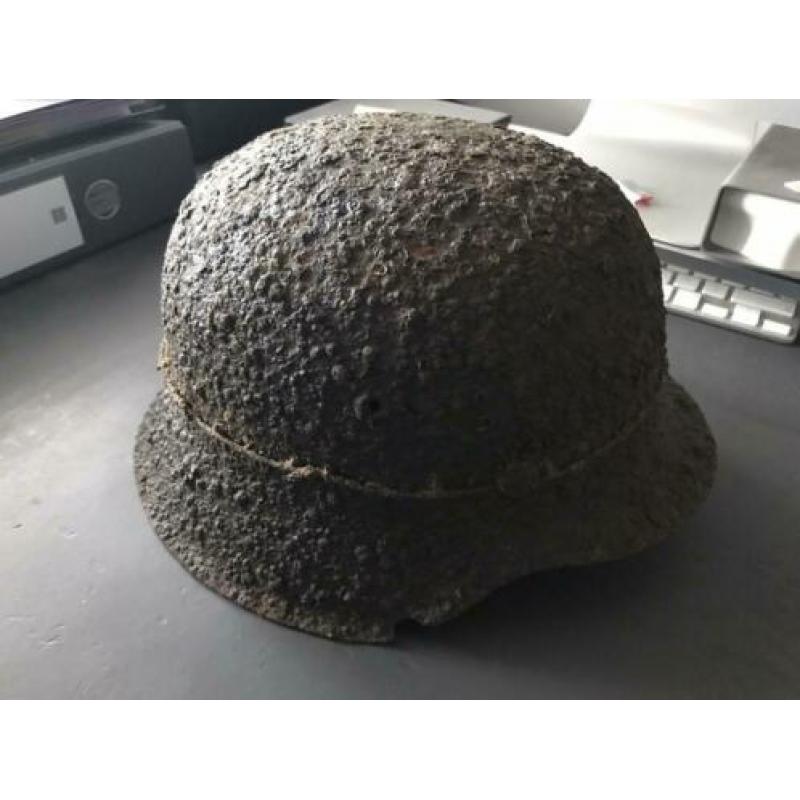 Duitse bikkelharde M42 met prikkeldraad