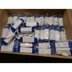 Doos met 37 LED Drivers en 2 dimbare led drivers